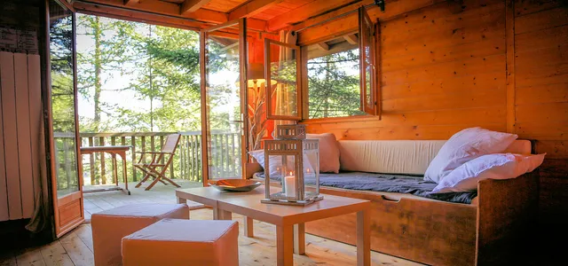 Domaine Oz'Arbres : Cabanes et hébergements insolites dans les arbres
