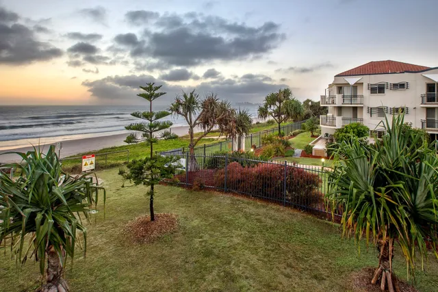 Golden Riviera Beach Resort