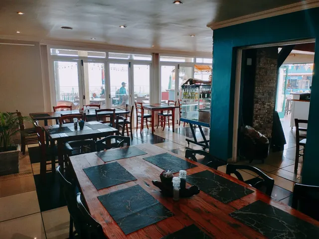 Tides Beach Bar & Restaurant - Kleinmond