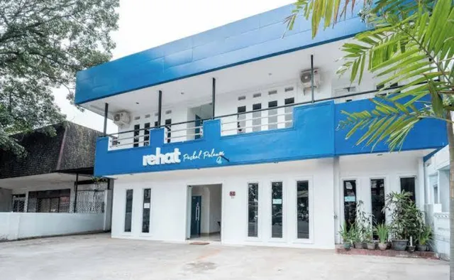 Rehat at Paskal Pelangi