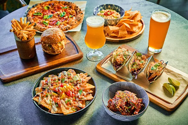 Hatback Bar & Grille