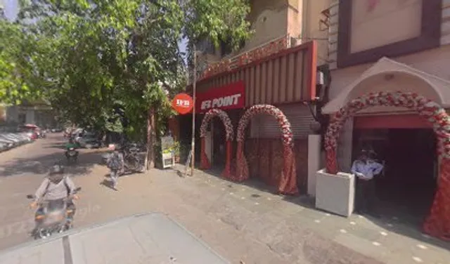 Amber Restaurant - TRIN&REWS Bar