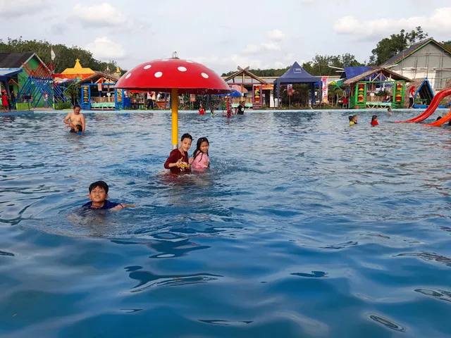 WATERBOOM AMRI RALES GELUMBANG