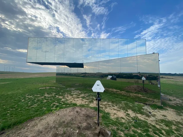 Spiegelarche Eingang & Parkplatz