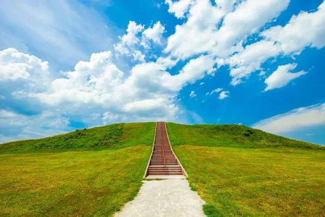 Cahokia Mounds State Historic Site