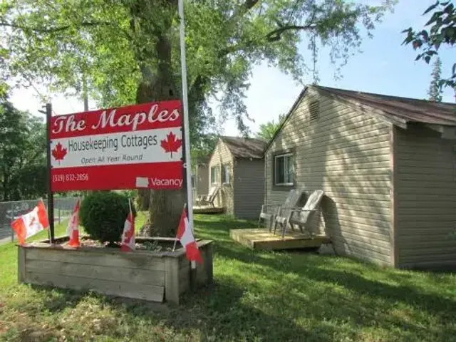 Maples Cottages (The)