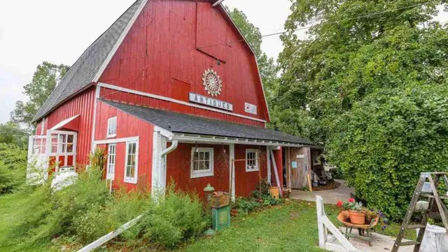 Lamb's Tail Antiques