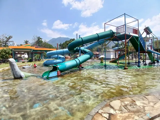 Kolam Renang Waterpark Muncul Baru