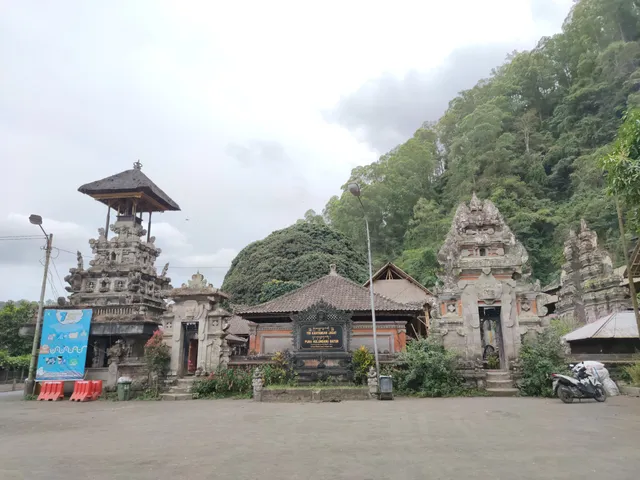 Pura Hulundanu Batur Songan