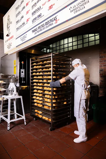 La Lucha Sanguchería Criolla 85