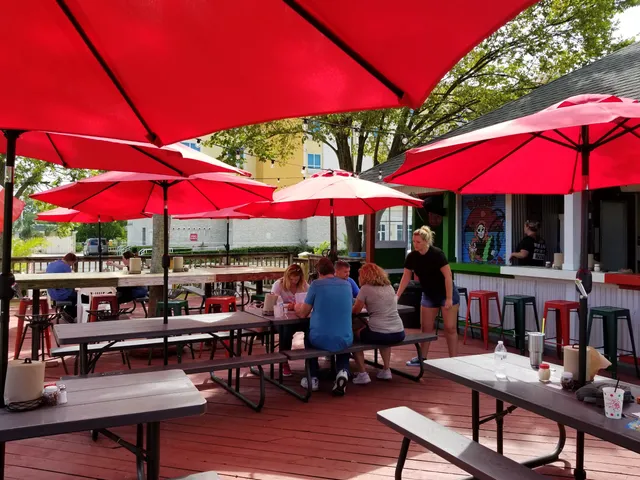 Dan's Pizza Wings 'N' Beer Deck