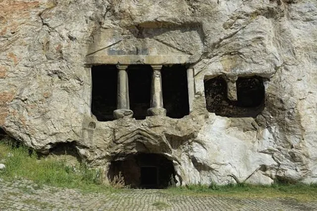 Sagopa Kajmer Kaya Mezarları