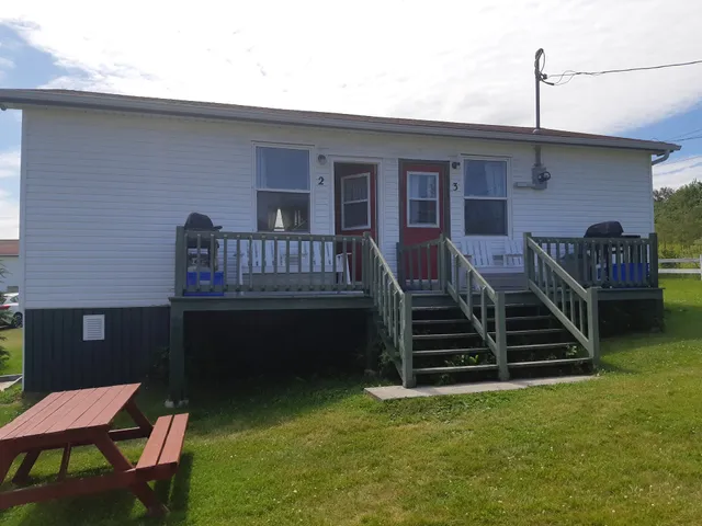 White Sails Inn and Cabins