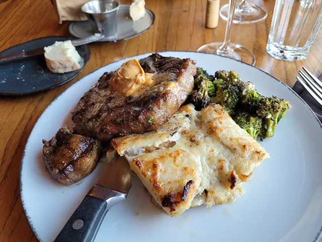 Madison Crossing Lounge