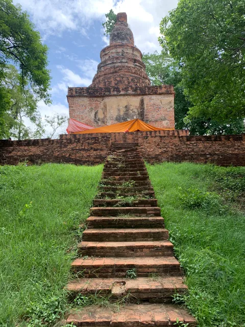 Wat Phu Khao Din
