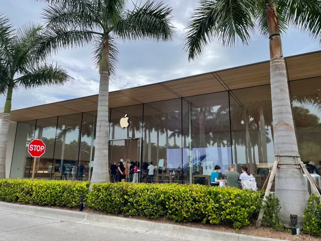 Apple Waterside Shops