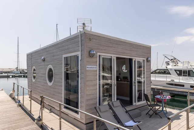 Marina del Gargano Houseboat