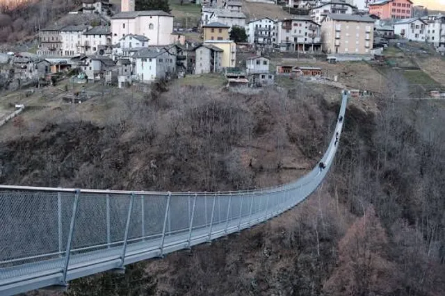 Puente tibetano "Ponte nel cielo"