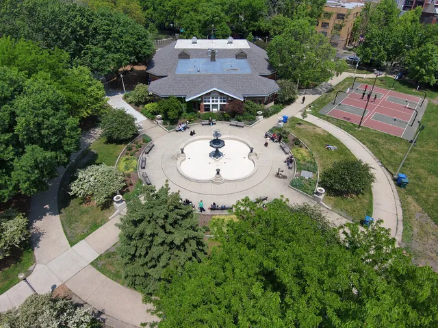 Wicker Park Gurgolye Fountain