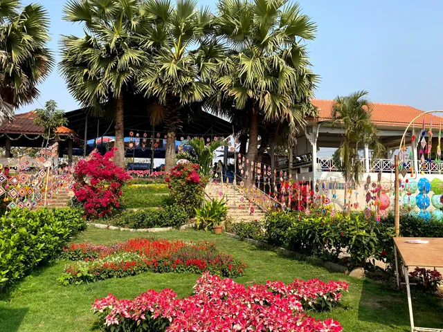 ท่าเรือทะเลบัวแดงบ้านเดียม 莲花湖