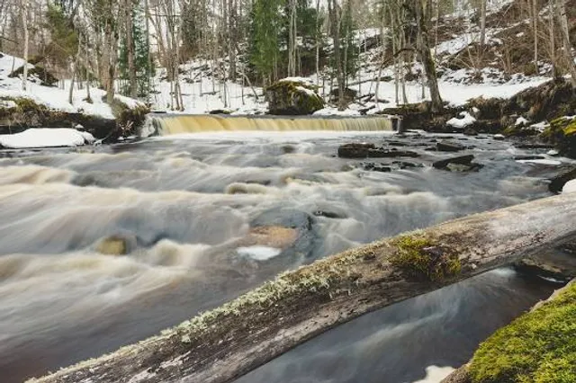 Nõmmeveski kanjonorg ja juga