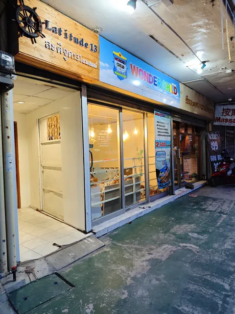 latitude 13 Room & breakfast