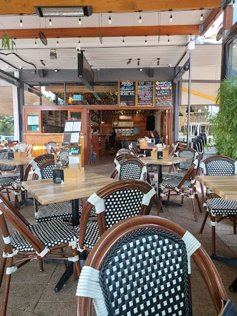 Wood and Stone Café