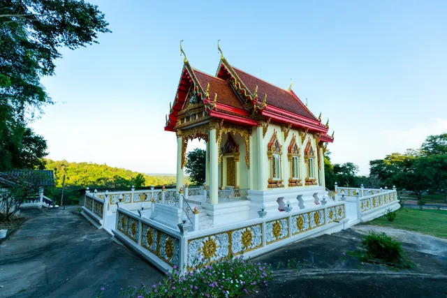 Wat Tham Saeng Kaew