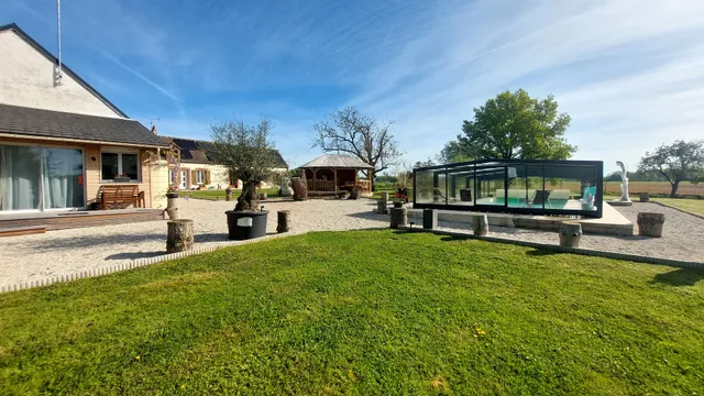 Nature et Hotes - gîte- piscine chauffée