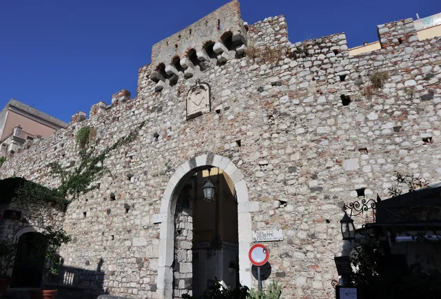 Porta Catania