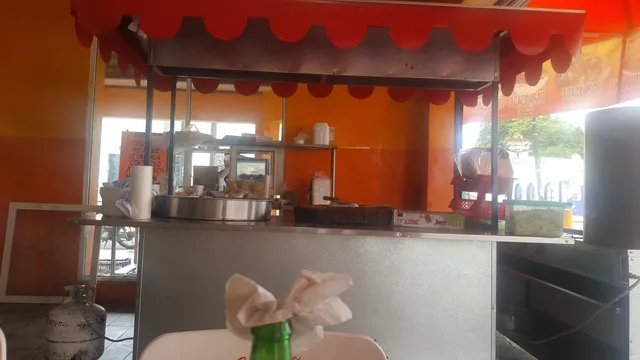 Hamburguesas, tacos y papas asadas El Tony