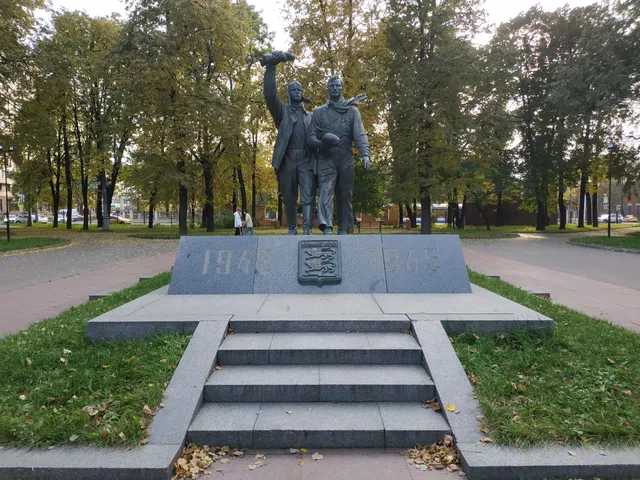 Monument to Pilots of French Airwing
