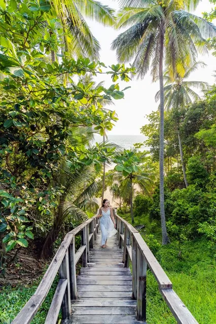 Naithon beach wooden bridge