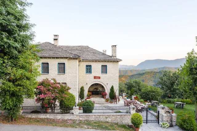 Beloi Hotel & Restaurant