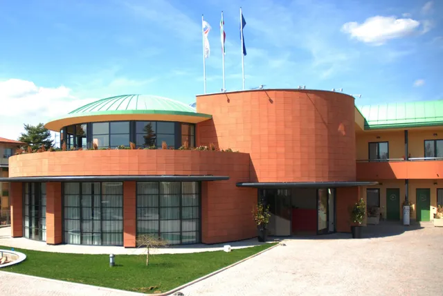 Luna Hotel Motel Airport