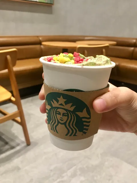 Starbucks Saigon Pearl