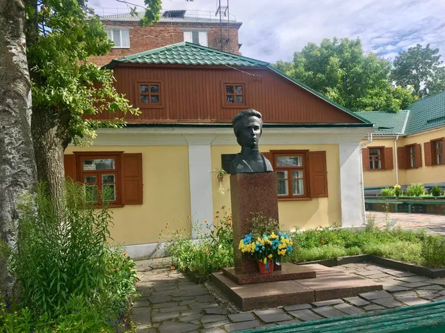 Literaturno-Memorialʹnyy Muzey Lesi Ukrayinky