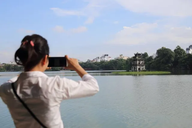 Old Quarter Ta Hien Corner
