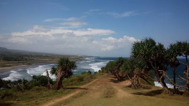 Pantai Sayang Heulang