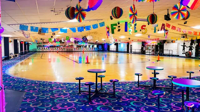 CAR-VEL SKATELAND City Base