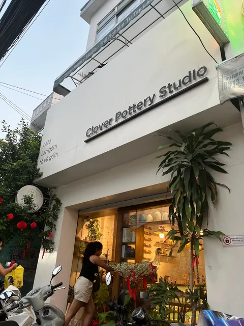 Clover Pottery Studio & Cafe - Workshop làm gốm, tô vẽ gốm