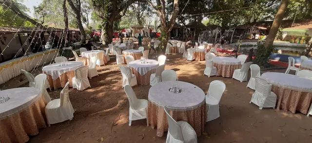 Chilla Art Cafe,Old Picnic Spot