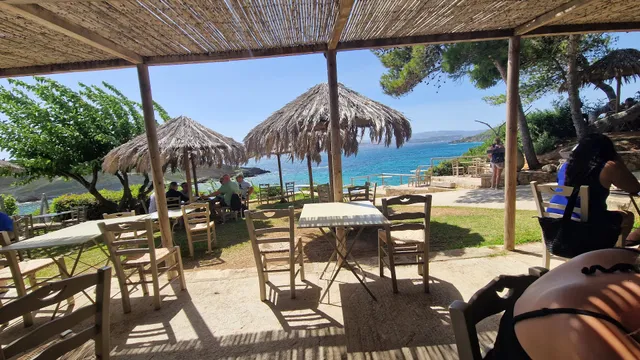 White Rocks Beach & Pool bar