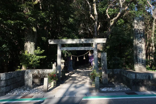 Hananoiwaya Shrine