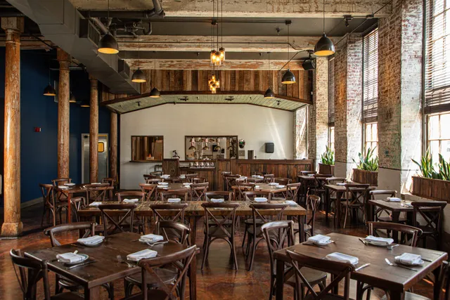 Plates Restaurant & Bar