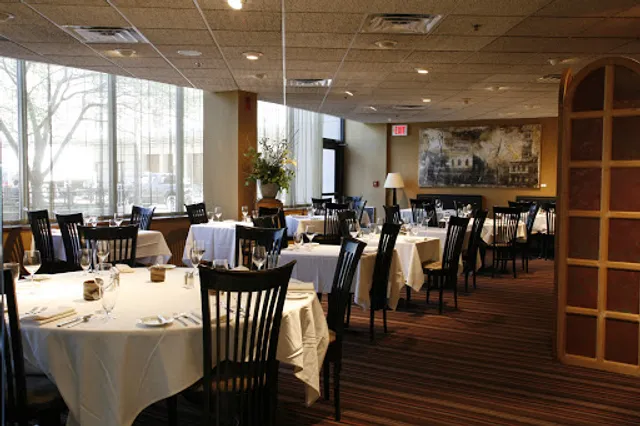 Max Bar & Bistro at Eastman Place