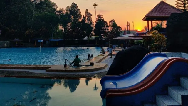 Kolam Renang Tirto Argo Siwarak