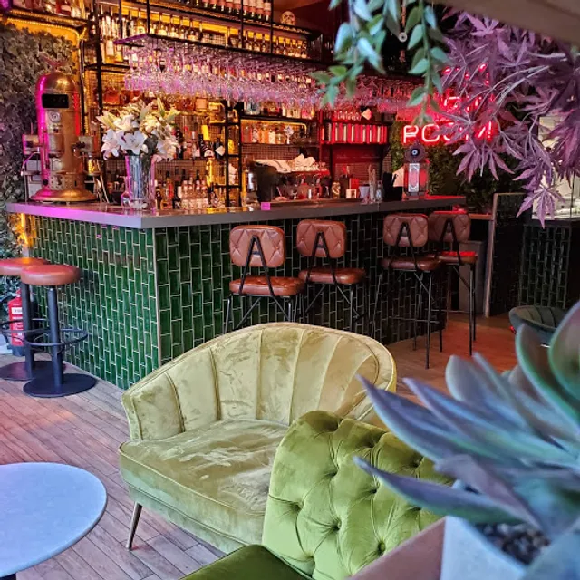 Santorini Bar & Grill