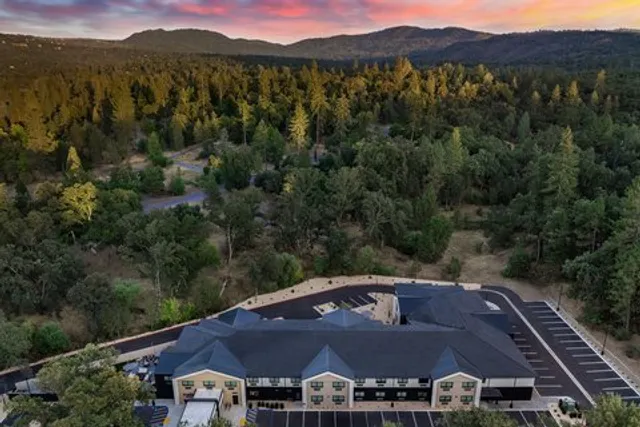 The Inelle, Oakhurst Yosemite, a Tribute Portfolio Hotel