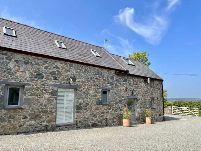 House in the Yard/Tyn y Buarth